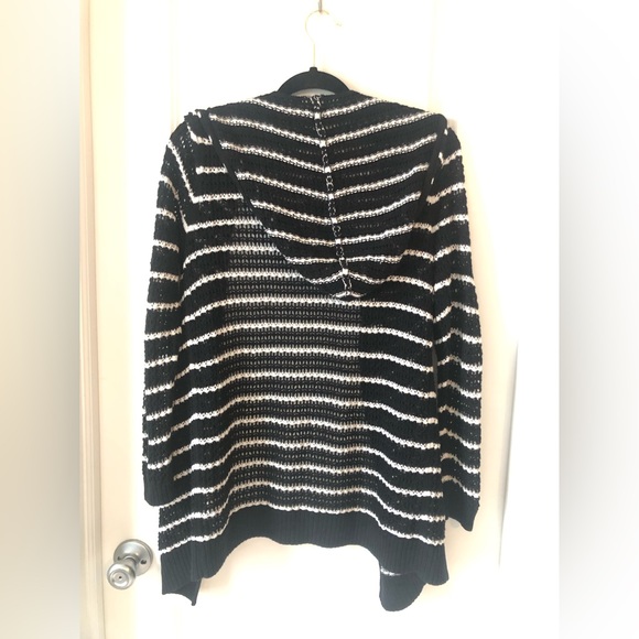 Gap women’s medium black and white striped cardigan. - Picture 3 of 3